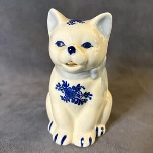 JSNY Blue & White Cat Creamer Pitcher Figurine Ceramic Cottagecore 4.75" H